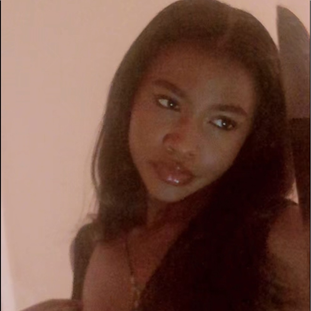 Meet your Posher, Maxine